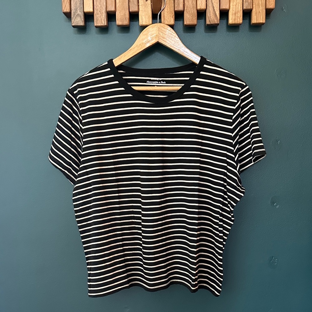 Abercrombie & Fitch Black and White Striped Tee